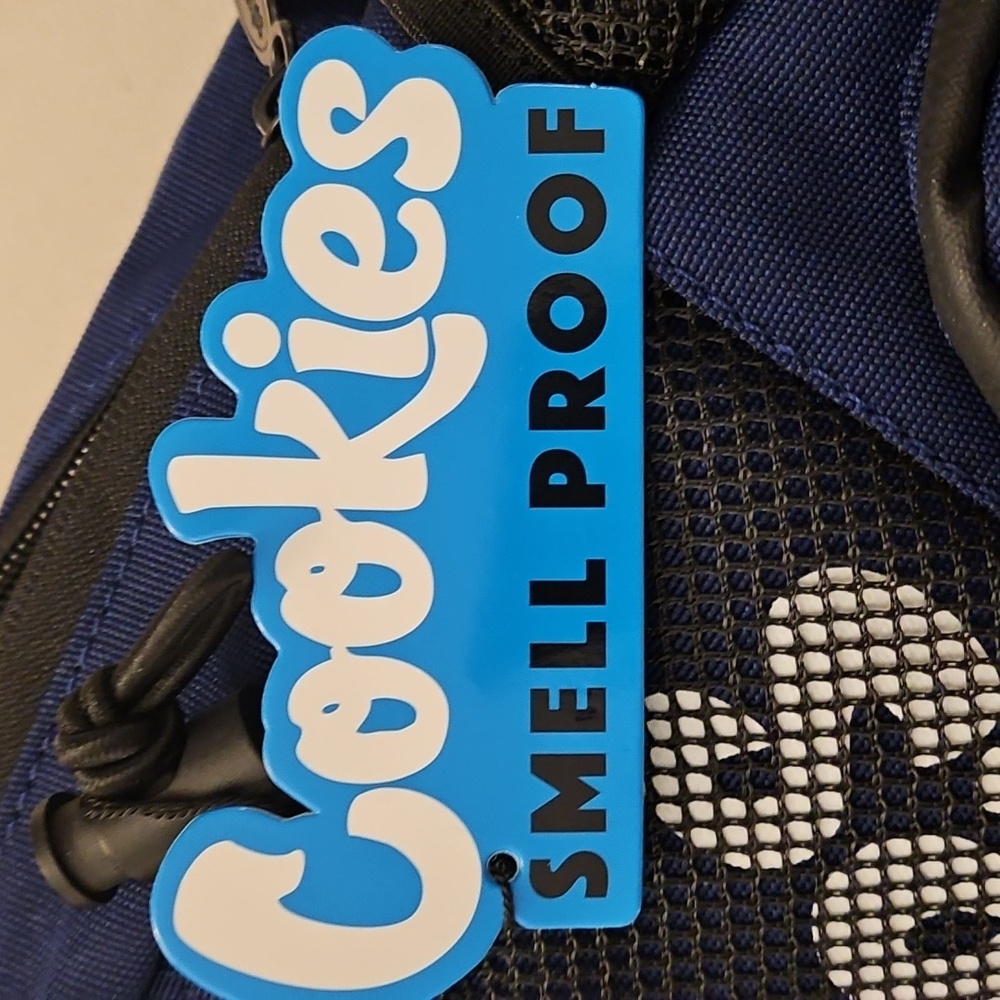 COOKIES SPORTSBACKPACK      STASHER SMELL PROOF PACK. SOCCER BAG!  $RRP $108